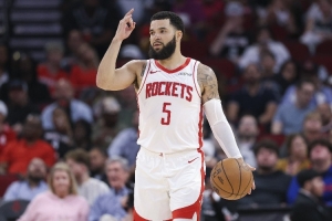 范弗里特：每個(gè)人的角色不同 我奪冠了但不會(huì)拿自己和AI相比較