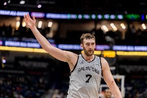 盡力但效果不好！科內(nèi)特3中1得2分8板1助1段 正負值-17全隊最低