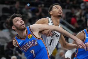 鍵盤(pán)俠|??文班vs亞歷山大是新時(shí)代詹庫(kù)對(duì)決？馬刺拯救了籃球