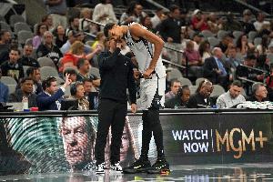 記者：米奇率教練組做出精密輪換計劃 本場是預(yù)示著新時代的對決