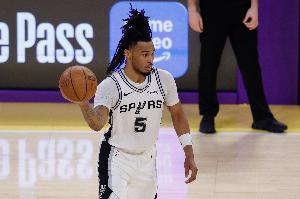 X因素！卡斯?fàn)栆?0%真實命中率砍下18+6+7時馬刺12勝4負