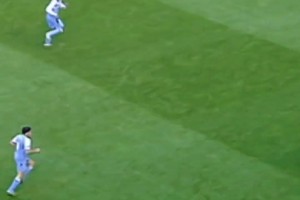 C羅30米開外精準(zhǔn)制導(dǎo)超絕反擊！10秒4人3腳縱貫全場完成進(jìn)球