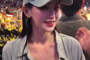 此前美女球迷現(xiàn)場看球被問到心目中前三球星：詹姆斯、科比、華子