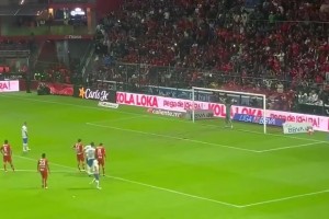 ??水爺致敬梅西！拉莫斯勺子點球被撲，5年來首次失點