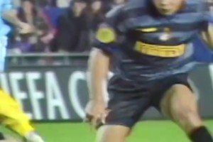 招牌殺招！名場面：大羅鐘擺過掉門將，輕松推射空門！