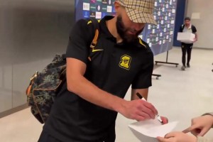 輸給勝利后，本澤馬有點生氣了：你是來消遣我的？