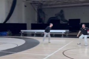 沒有參加勇士的迷你訓(xùn)練營！庫明加自己又在單練了