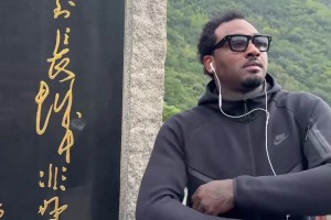 現(xiàn)已無人問津？前火箭球星沃爾爬長城：時隔11年重返這里~