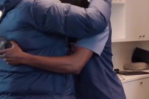 登貝萊攜金球獎歸隊，恩里克這反應(yīng)情緒價值到位??