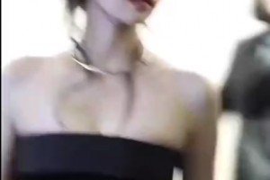 跨界同框！科比大女兒變美啦！一旁的白鹿也真是白到發(fā)光????