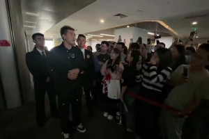 郭艾倫被問怎么保持發(fā)色的：妹保持住??！都掉色了，一會(huì)買洗發(fā)水