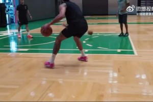 醫(yī)學(xué)奇跡啊簡直！塔圖姆四個(gè)月前跟腱撕裂，現(xiàn)在已經(jīng)開始練球了