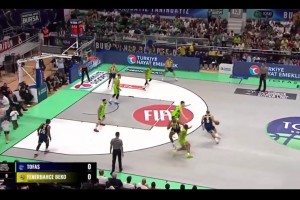 CJ：某些球員連續(xù)投丟后開始空切和傳球，不敢接著投！