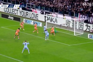 錯失絕殺！麥肯尼近距離打門太正，直接被門將沒收！