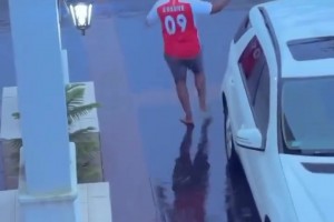 看得出來(lái)，阿森納球迷憋了很久了??