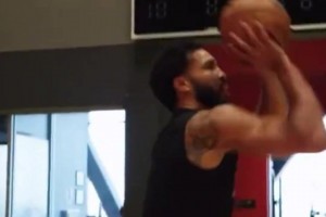 笑噴！蘇超名場(chǎng)面：鎮(zhèn)江和泰州球員先后致敬內(nèi)馬爾??