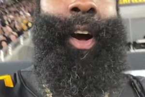 懟臉拍！登哥觀戰(zhàn)橄欖球，這大胡子上好多白胡須啊??