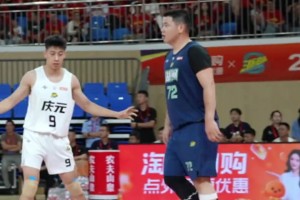 球場(chǎng)最萌體重差： 70kg的我去盯105kg，主打一個(gè)勇氣和陪伴...