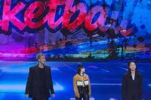 有才哈！郭艾倫和王思雨在微博之夜現(xiàn)場(chǎng)跳刀馬刀馬~