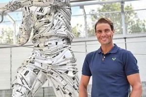 人比人氣死人??網(wǎng)友曬視頻對(duì)比韋德與法網(wǎng)納達(dá)爾的雕像