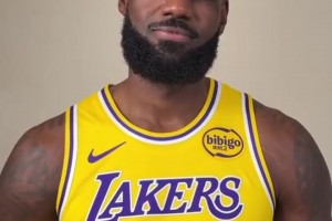 庫(kù)明加問(wèn)題怎么解決？庫(kù)里：事情會(huì)自然發(fā)展，他在的話就要專注！