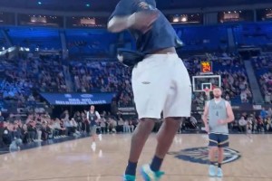 害擱那扣籃??錫安訓(xùn)練中輕松360度暴扣！暴瘦后確實(shí)輕盈多了