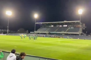 叫塞蒂恩過來！國安球員賽后謝場，面對遠(yuǎn)征球迷被瘋狂罵