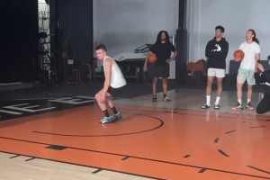 臥槽，外國小伙這彈跳炸裂啊，吃彈簧長大的？