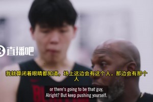 非常謙虛好學(xué)！教練比盧普斯發(fā)表講話，楊瀚森在身后不停地點(diǎn)頭！