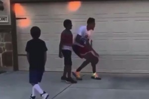 這就是NBA的實(shí)力！德章泰-穆雷1v2各種秀拉桿折疊暴扣