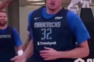 這就是狀元的威力！弗拉格訓(xùn)練中攻防兼?zhèn)?，甚至大帽濃眉? >
                                        </div>
                                    </div>
                                                                        <div   id=