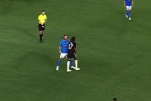 拜仁球員從未有過的松弛感！奧利塞在大比分領(lǐng)先后模仿安東尼轉(zhuǎn)圈