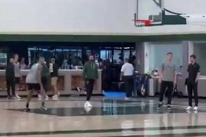 庫茲馬投籃訓練運球脫手，罰球線跳投一個比一個短！字母哥看了會想哭！