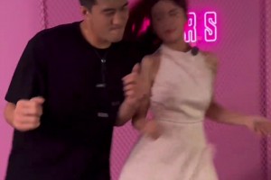 貼面對抗？郭艾倫和女主播跳舞： 到底用哪發(fā)力啊 感覺最后一下才發(fā)上力