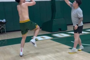 這動作像誰？中國男籃旅美小將王俊杰曬出最新訓練視頻~