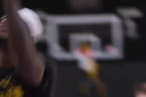 兩人都是撅腚投籃！??看到霍福德與追夢一起訓(xùn)練，感覺還是有點不太真實