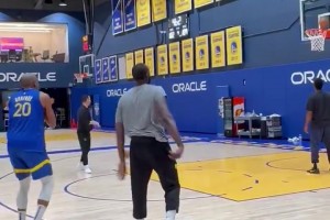 真空間型五號位?。』舾５屡c追夢同框練習(xí)三分投射