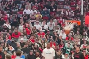 灑灑水啦！楊瀚森在球迷日三分訓(xùn)練，穩(wěn)穩(wěn)命中！