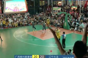 勞宗燁太牛逼了：起跳、出手，動作一氣呵成，如行云流水般自然！