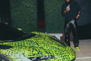 熟悉的味道！哈登球鞋同款配色法拉利現(xiàn)身《首發(fā)五虎》首映禮??