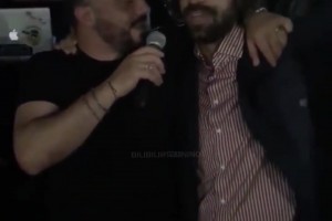 維埃里：因扎吉他摳你屁股時你什么感覺？托蒂輕踢一腳以示喜歡