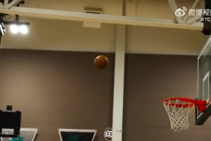 好家伙！登哥要是看到你這后撤步，要連夜飛來中國拜師??