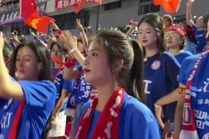 江西表妹！贛超上的美女球迷跳舞助威??