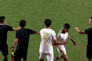 重慶銅梁龍球員黃希揚(yáng)疑似對對方日本主帥說八嘎呀路