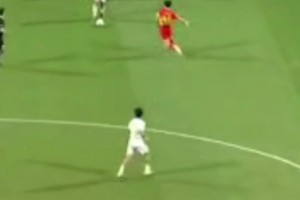 悲催！廣西平果球員犯規(guī)導(dǎo)致自己骨折受傷