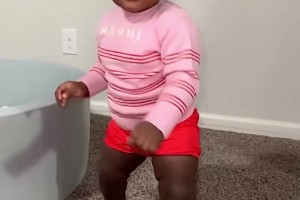 ??天賦寶寶！華子不到一歲的女兒已經(jīng)會走路啦