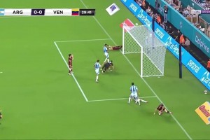 浪費(fèi)機(jī)會(huì)遭懲罰??委內(nèi)瑞拉空門不進(jìn)，隨后阿根廷洛塞爾索破門