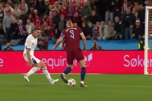 太輕松了！瑟爾洛特送助攻！哈蘭德單挑后衛(wèi)推射破門！