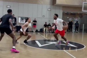 太橫了！米切爾這身體素質(zhì)配上這速率，簡直是進(jìn)攻大殺器！