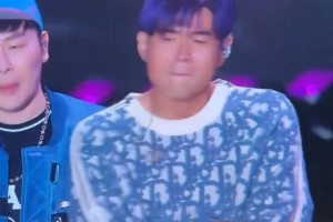 懷念老大啊！粉絲在周杰倫演唱會上提到科比 周董瞬間淚目~